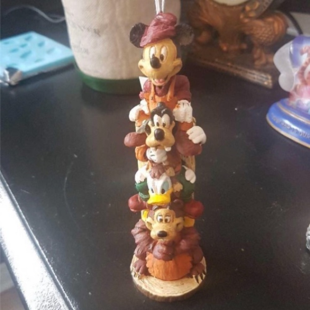 DisneyWorld Mickey and friends Totem Pole picture holder